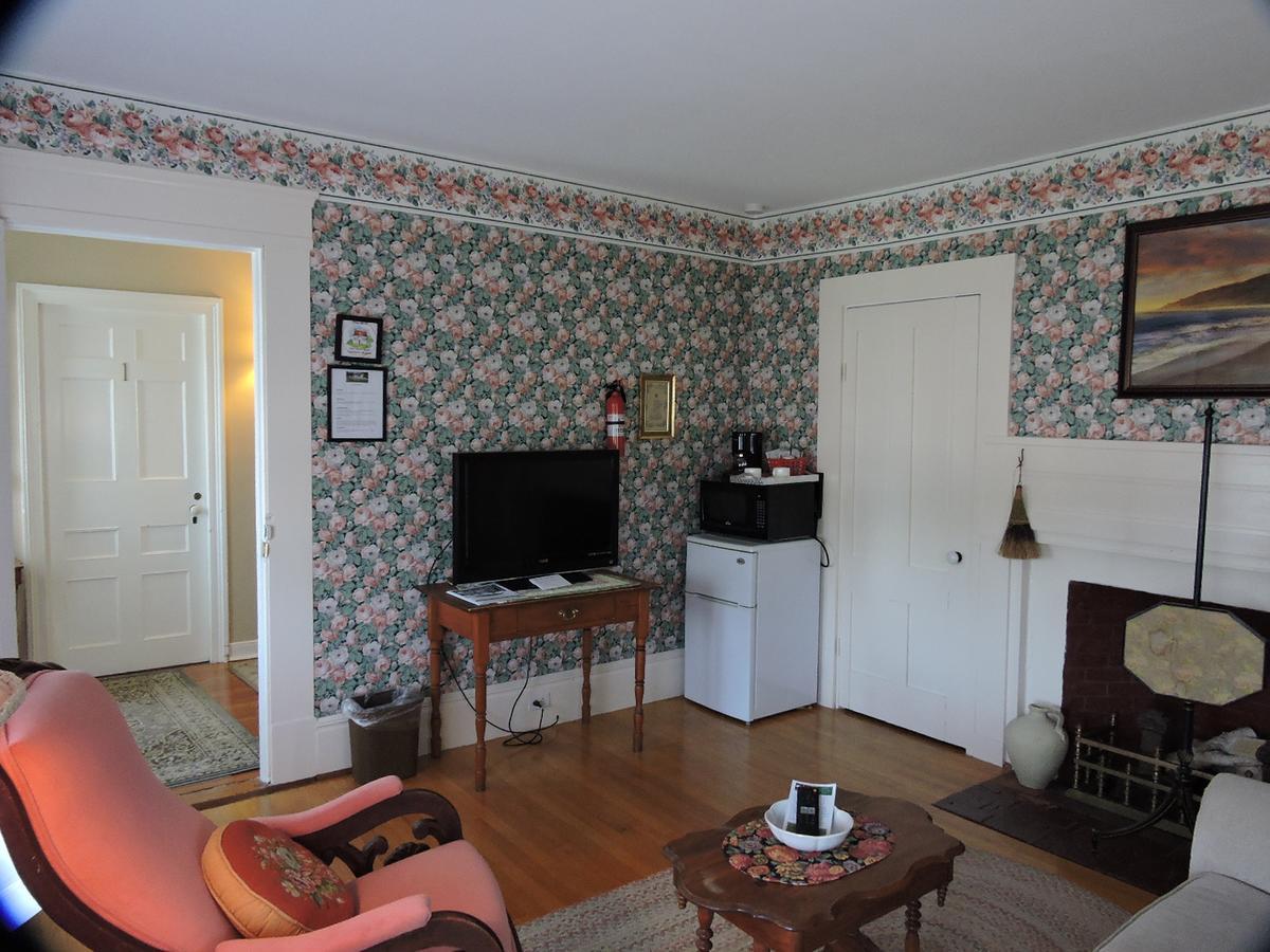 Open Hearth Inn Trenton Exterior photo